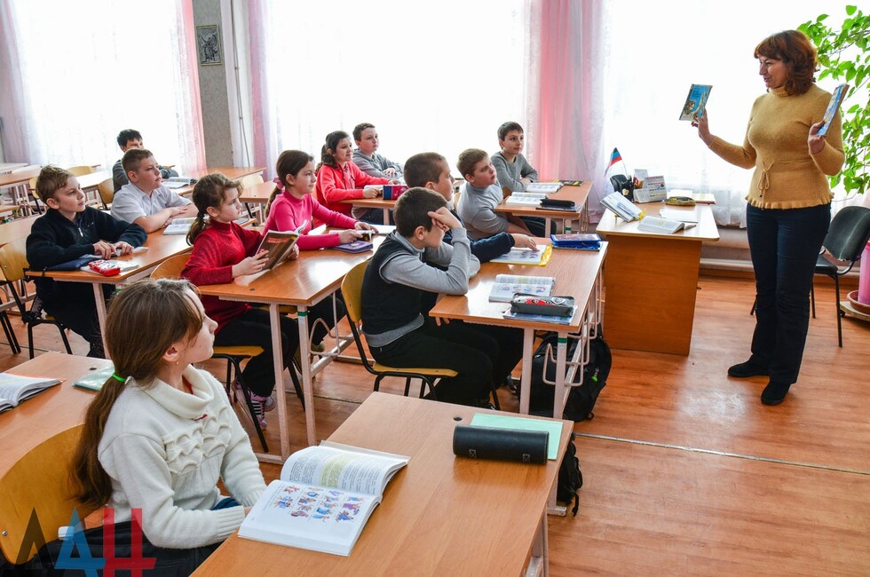 Новым регионам России нужно растить свои педагогические кадры, заявил Медведев