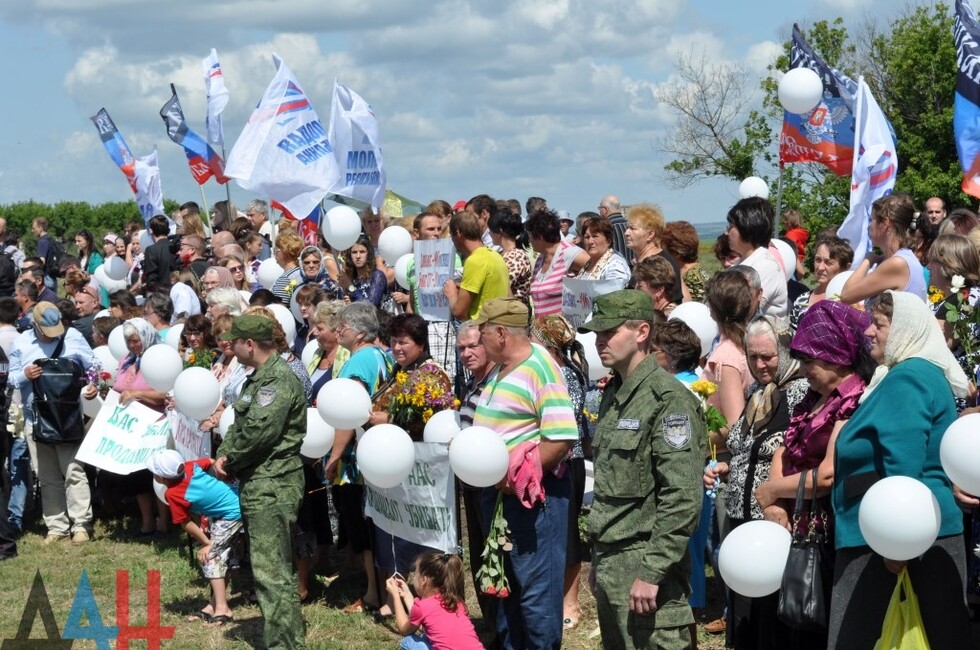Акция памяти жертв крушения "Боинга" в ДНР