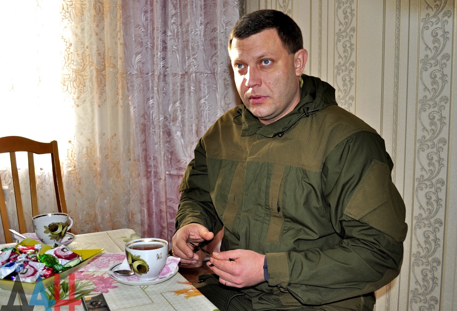 Александр Захарченко дома