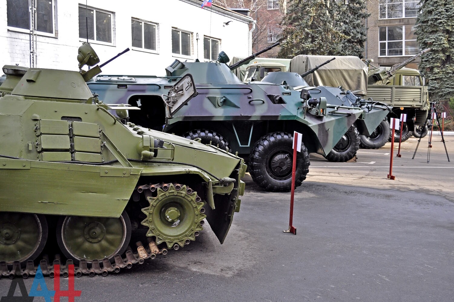 Фоторепортаж: Выставка военной техники в Донецке ко Дню защитника Отечества  - Оборона - ДАН