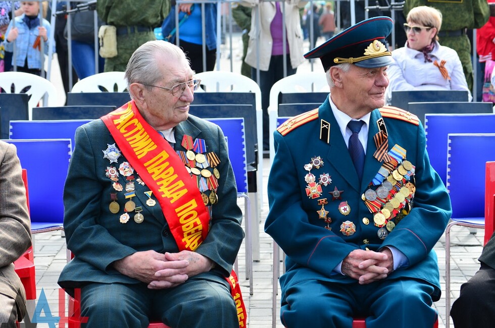 Ветераны ВОВ на Параде Победы в Донецке