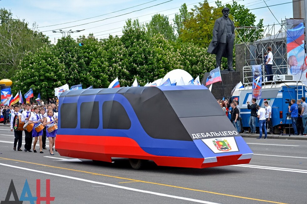 Представители Дебальцево на параде в честь Дня Республики, 11.05.2016