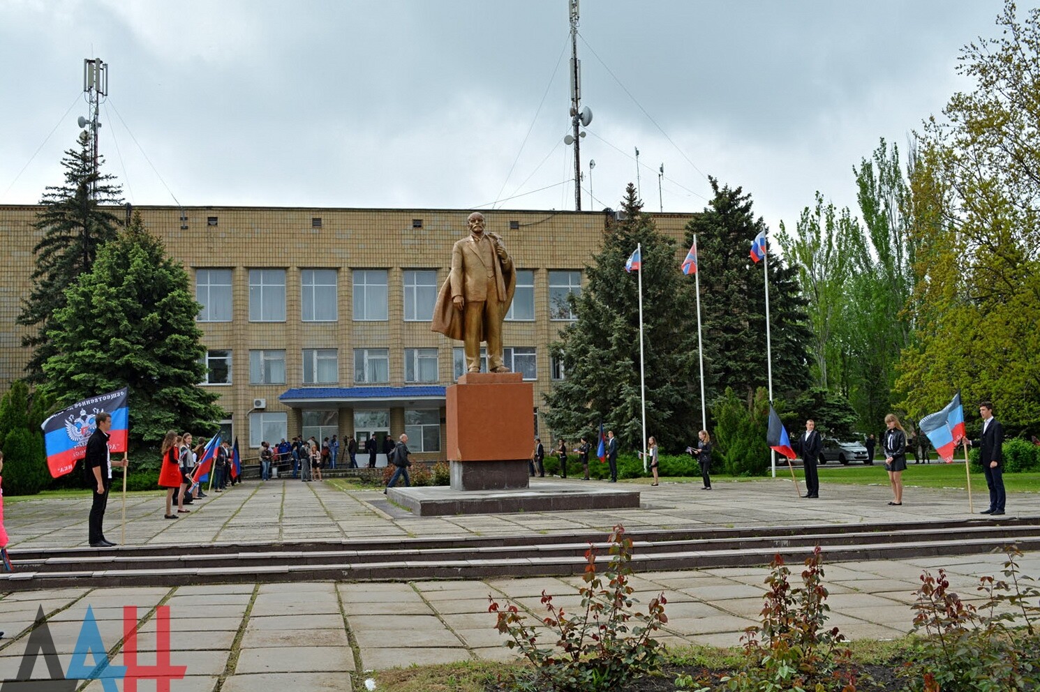 Энергетики ДНР второй раз за неделю восстановили после обстрелов  электроснабжение Новоазовска - Оборона - ДАН