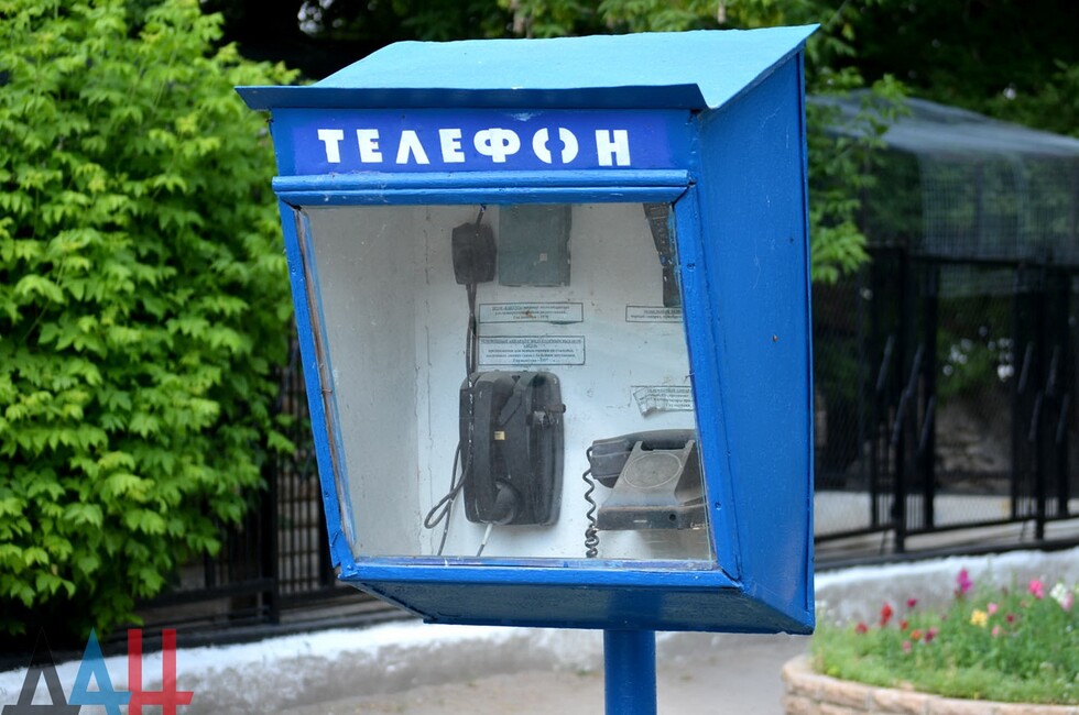 Последствия обстрелов ВСУ для обитателей зоопарка самые пагубные. «Немало животных умерло от пережитого стресса, - сообщил ДАН заведующий «Лебединым озером» Сергей Катков. - Например, фазаны сломали себе шеи о вольеры».