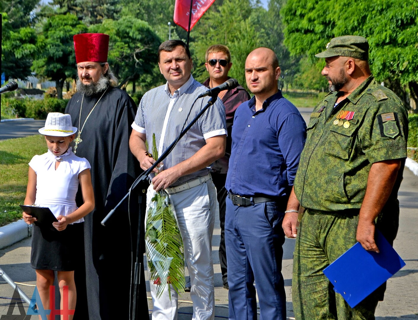 Шахтерск донецкой народной республики. Шахтерск ДНР. Шахтерск 2014 год война лето. Фото Шахтерск Донецкой области в 2016. Фото Шахтерск Донецкой области в 2013 году.