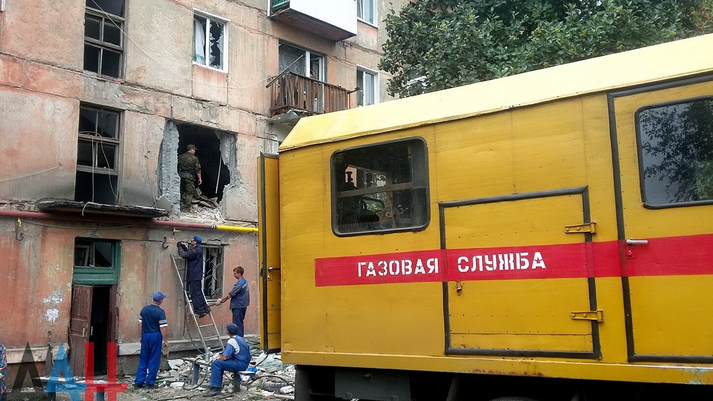 ВСУ обстреляли из арторудий поселок Гольмовский в Горловке, разрушен  многоквартирный дом (ФОТО) - Оборона - ДАН