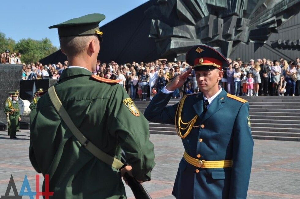 Донецкое высшее. Донецкое военное общевойсковое командное училище. Высшее командное училище Донецкое военное. ДОНВОКУ ДНР. Донецкое высшее общевойсковое командное училище вс ДНР.