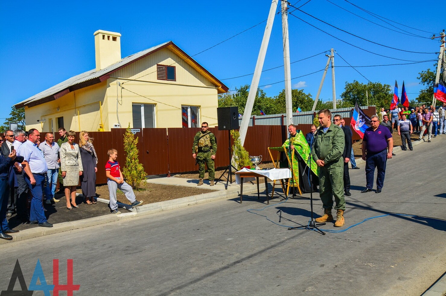 Глава ДНР вручил новым хозяевам ключи от 18 домов, построенных взамен  разрушенных в ходе боев - Общество - ДАН