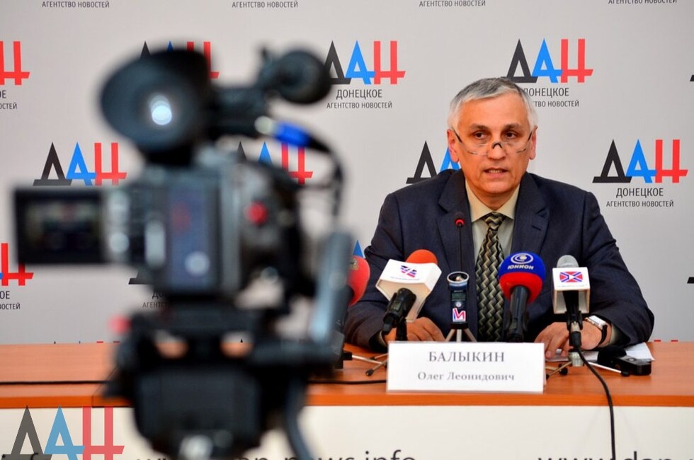 Interim Vote Commission press officer Oleg Balykin addressing journalists at DAN press-center on September 13