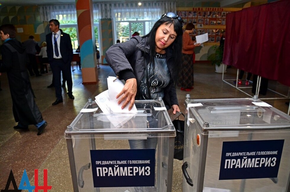 Voting at a Petrovskiy district polling station, Donetsk, Oct. 2, 2016