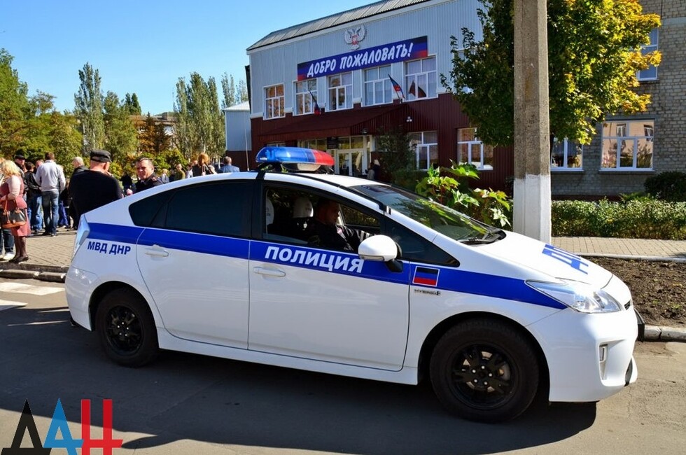 A police car near a Petrovskiy district polling station, Donetsk, Oct. 2, 2016