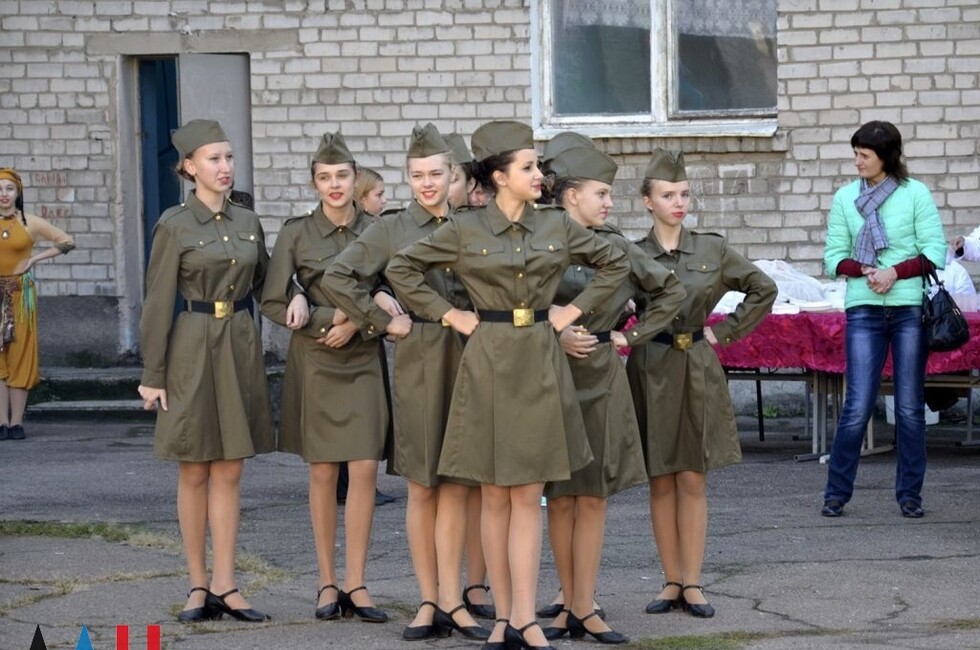 Children performance group dances at a Leninskiy district polling station, Donetsk, Oct. 2, 2016