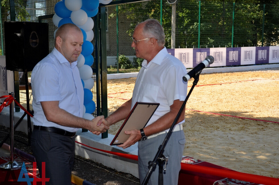 Открытие спортивной площадки для пляжных видов спорта в Макеевке