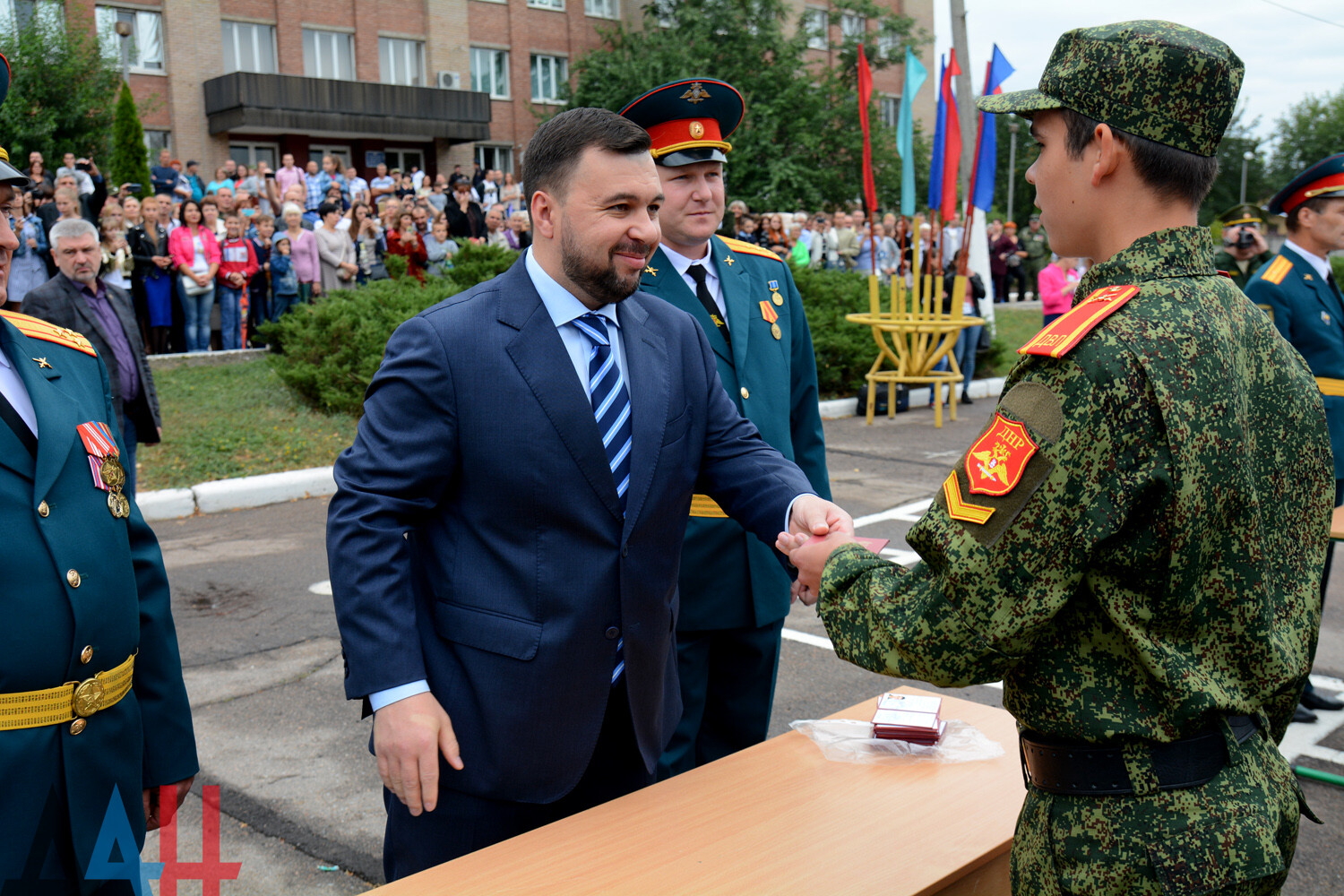 Донецкое военное. Донецкий военный лицей. Военный лицей в Донецке на Боссе. День образования 1.донецкого армейского.корпуса.. Донецк Береговая.