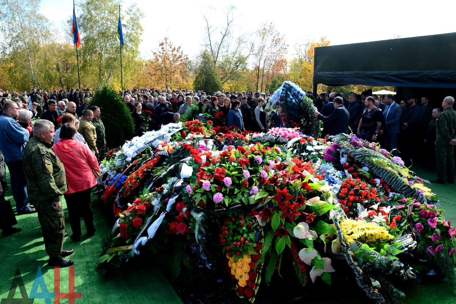 Цена похоронили. Захарченко Донбасс похороны.