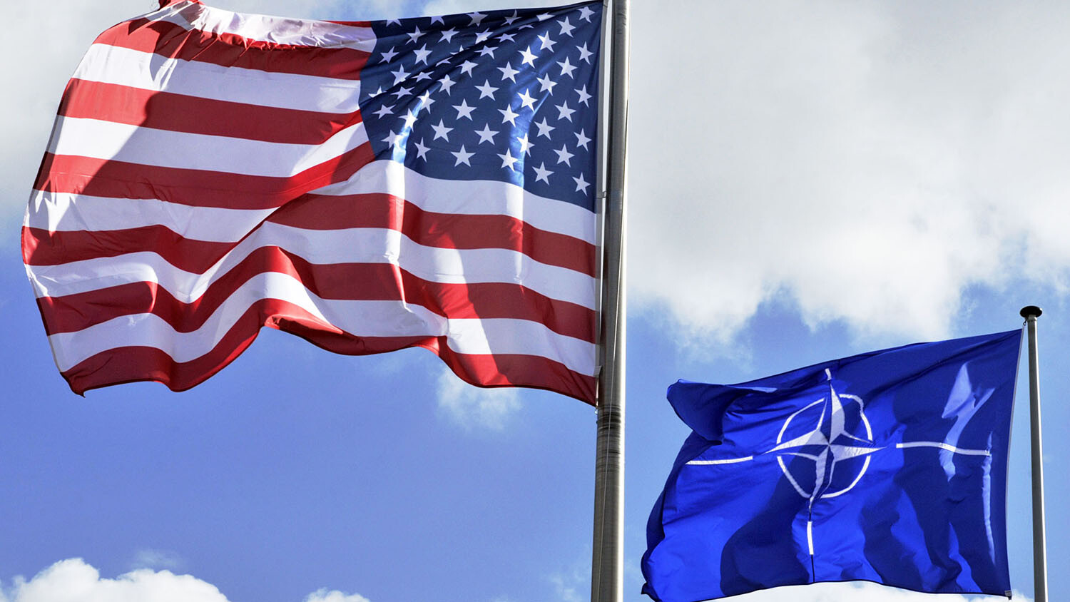 Americans interest. США НАТО ЕС. США ЕС НАТО флаг. Флаг США И НАТО. США НАТО РФ флаг.