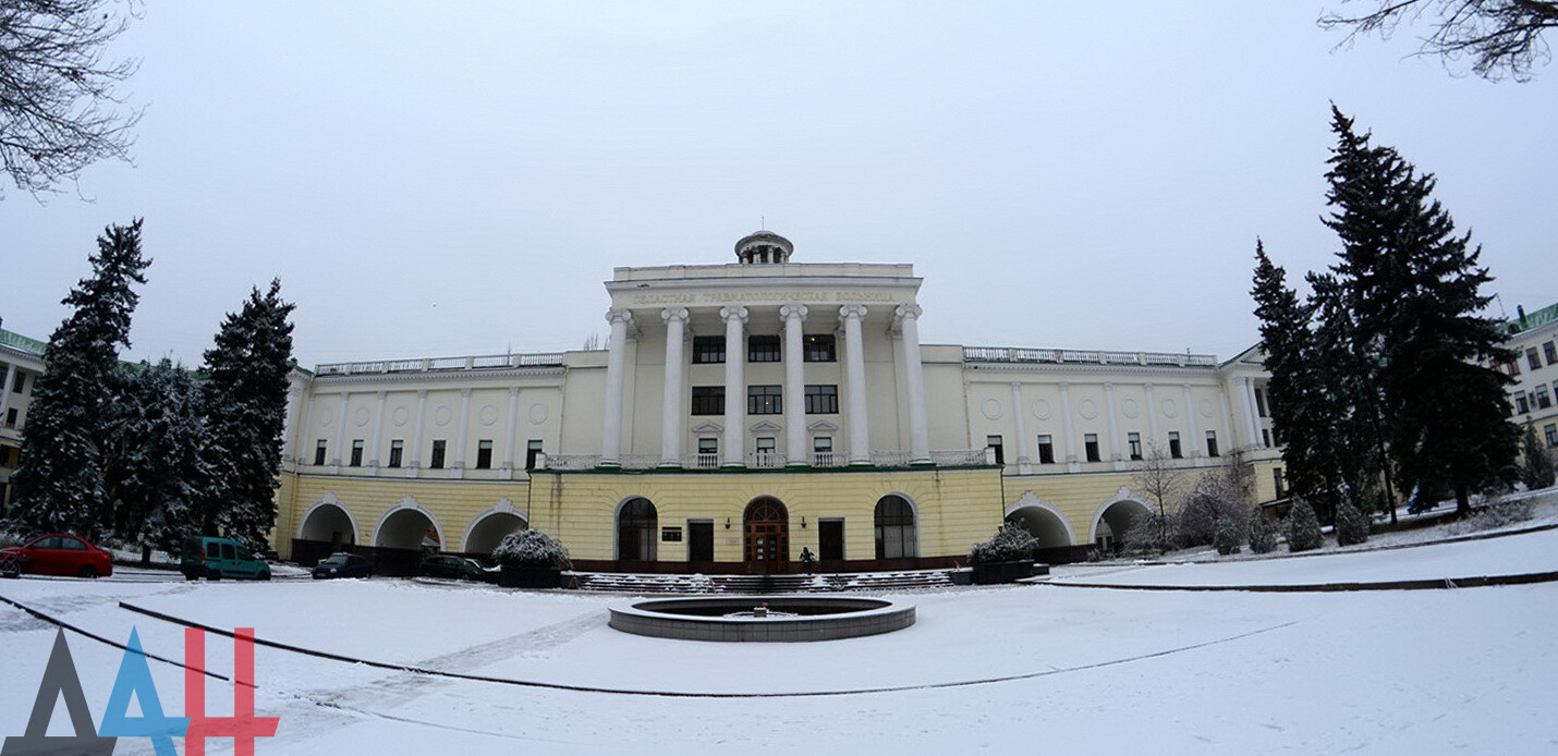 Сотрудники Республиканского травматологического центра получили награды по  случаю 65-летия больницы - Общество - ДАН