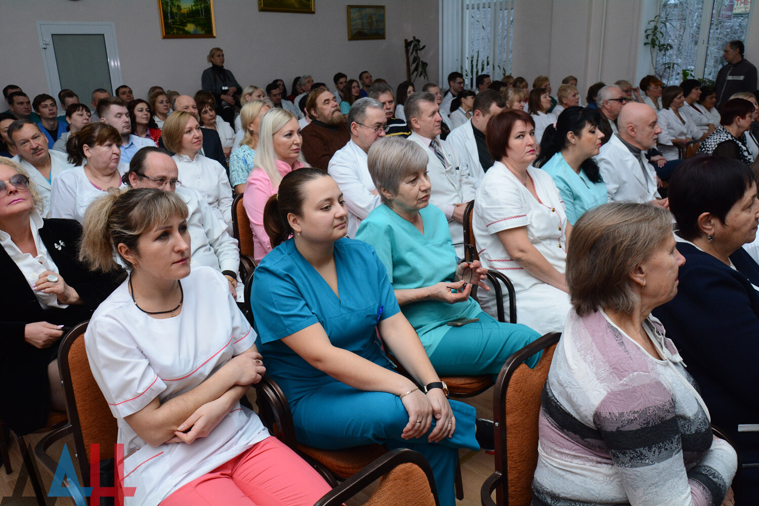 Сотрудники Республиканского травматологического центра получили награды по  случаю 65-летия больницы - Общество - ДАН