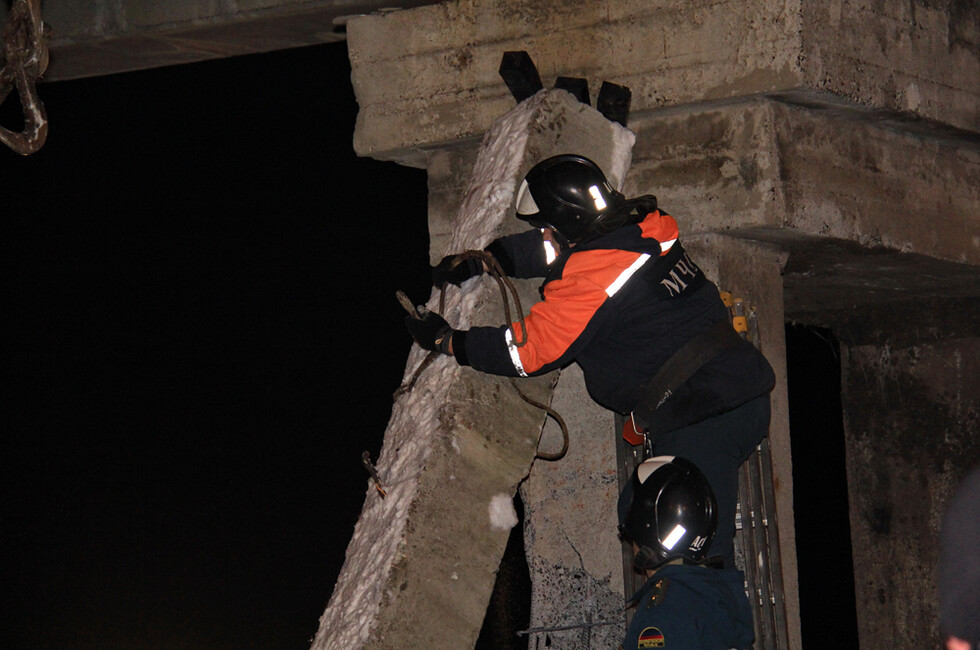 Фото: Пресс-служба МЧС ДНР, место подрыва моста, Донецк, январь 2019 года, архив