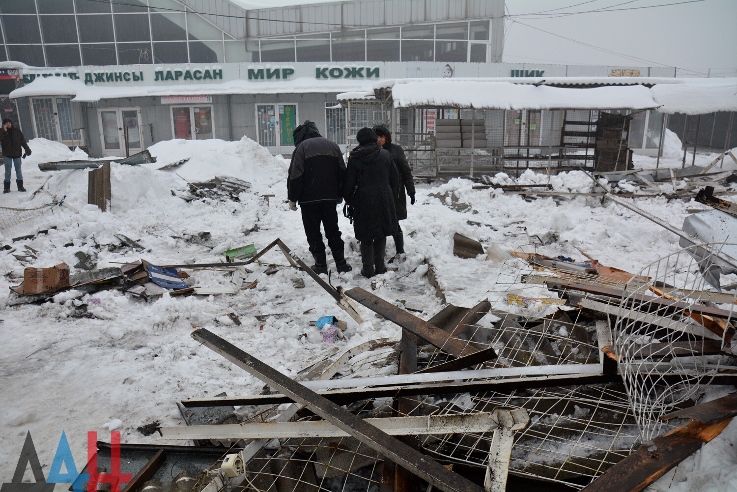 Число пострадавших при обрушении навеса на рынке в Макеевке увеличилось до  четырех – МЧС - Общество - ДАН