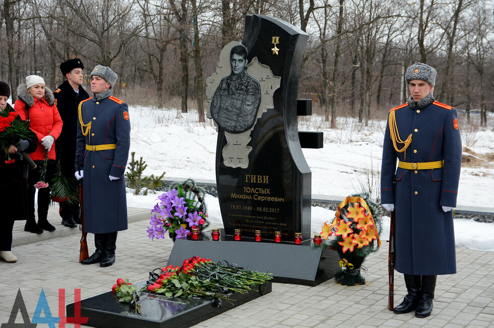 2,000 DPR residents commemorate Mikhail Tolstykh on 2nd anniversary of ...