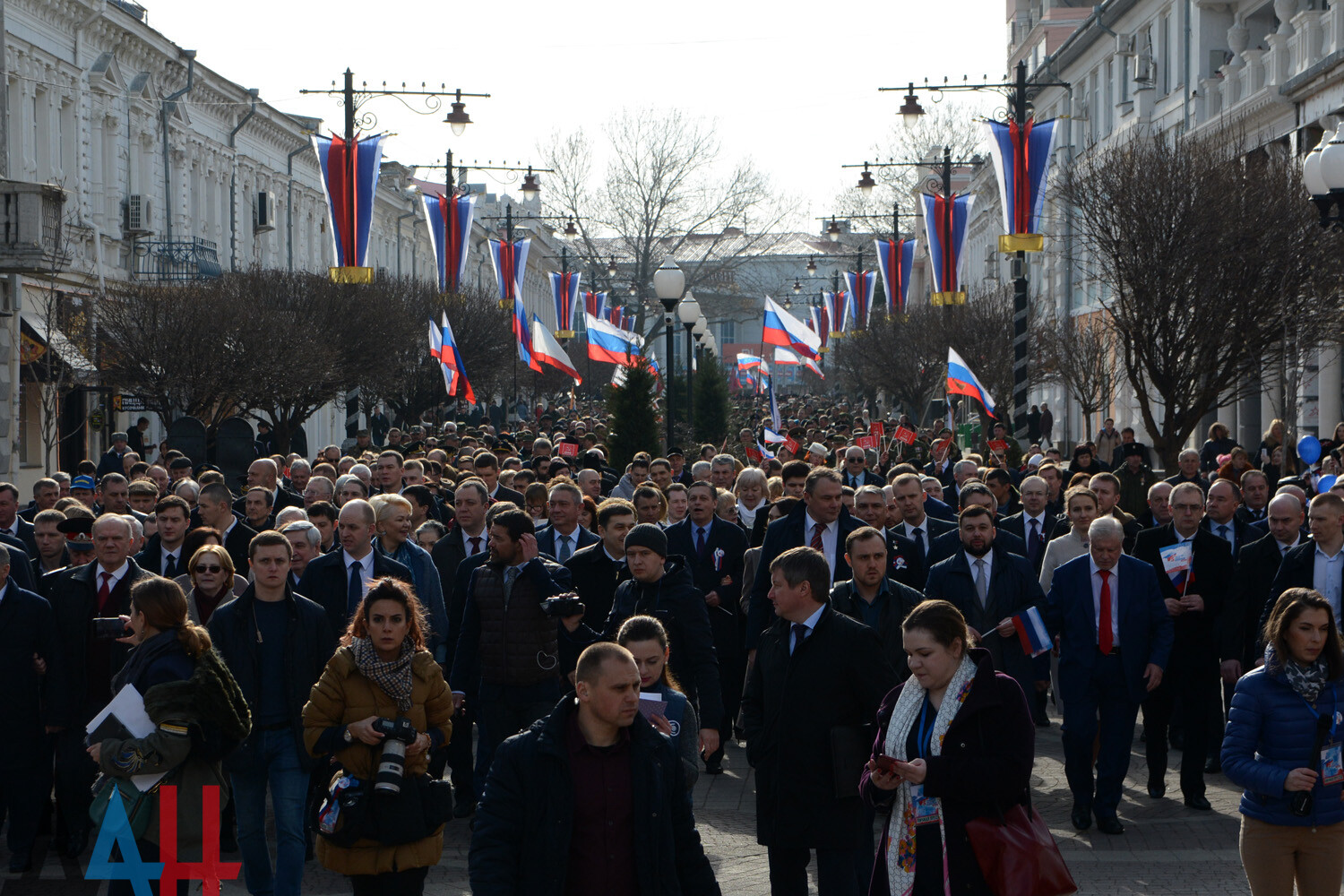 Референдум по поводу. Шествия в Крыму. Шествие в честь воссоединения Крыма с Россией. Митинг в Симферополе 26 февраля 2014 года.