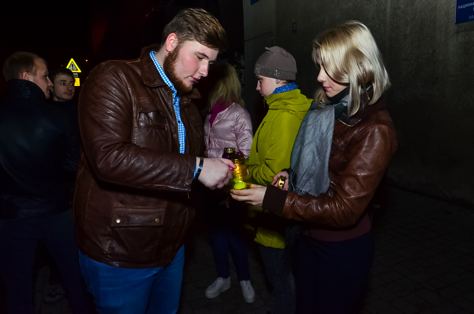 Депутаты и общественники ДНР и ЛНР зажгли лампадки в память о Бузине в  четвертую годовщину его гибели - Общество - ДАН