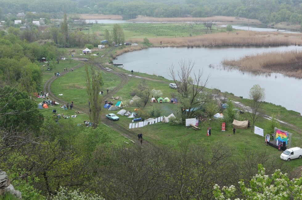 Село маевка. Зуевский ландшафтный парк. Зуевский ландшафтный парк ДНР. Ландшафтный парк Зуевский место для палаток. Маёвка поселок.