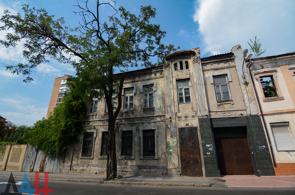 Купеческий дом с маскаронами