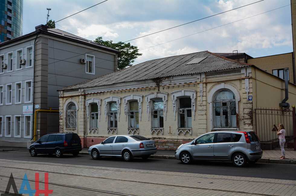 Дом пристава Экка,  здание построено в начале XX века.