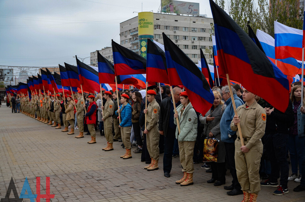 Фото флага россии и днр