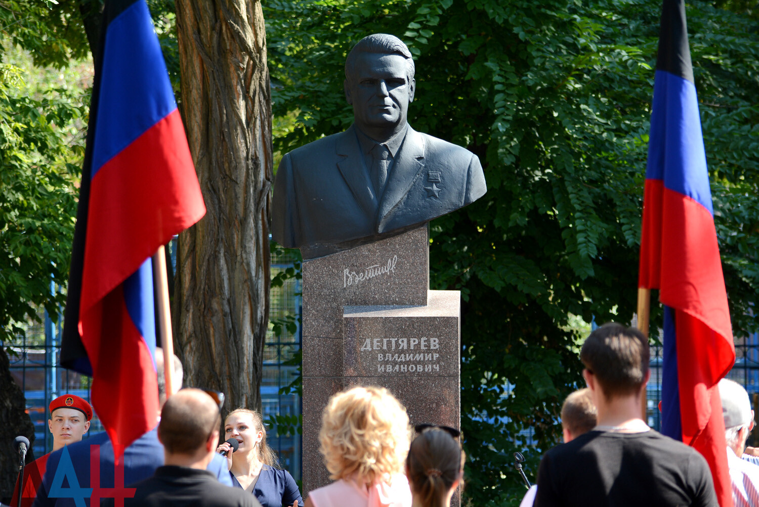 В ДНР митингом отметили 100-летие Владимира Дегтярева, сделавшего Донецк  городом миллиона роз - Общество - ДАН