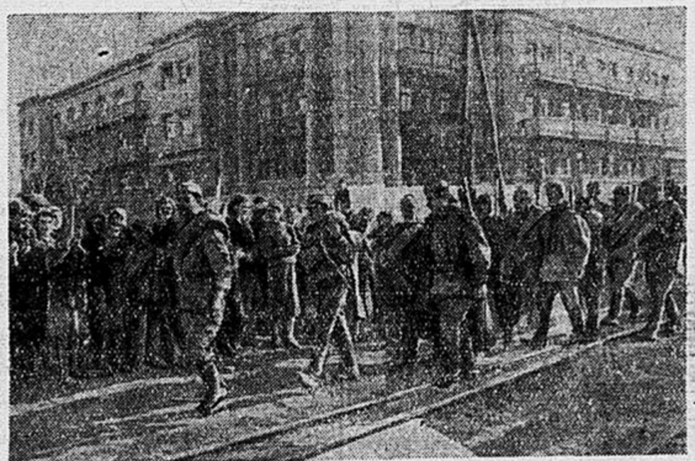 Жители встречают воинов Красной Армии. Газета «Красная звезда», №213 (5584) от 9 сентября 1943 г.