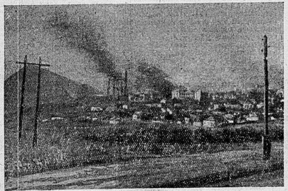 Горит подожженное немцами здание в заводском районе города. Газета «Красная звезда», №213 (5584) от 9 сентября 1943 г.