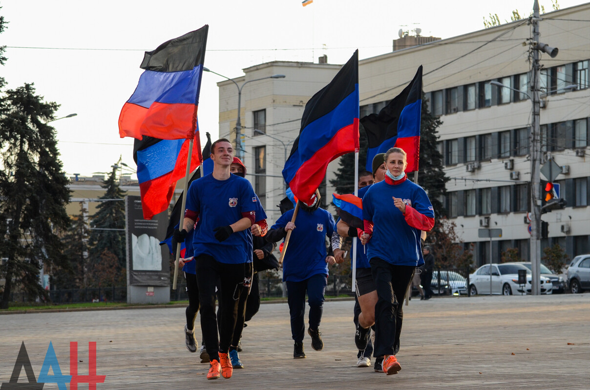 Фото флага россии и днр