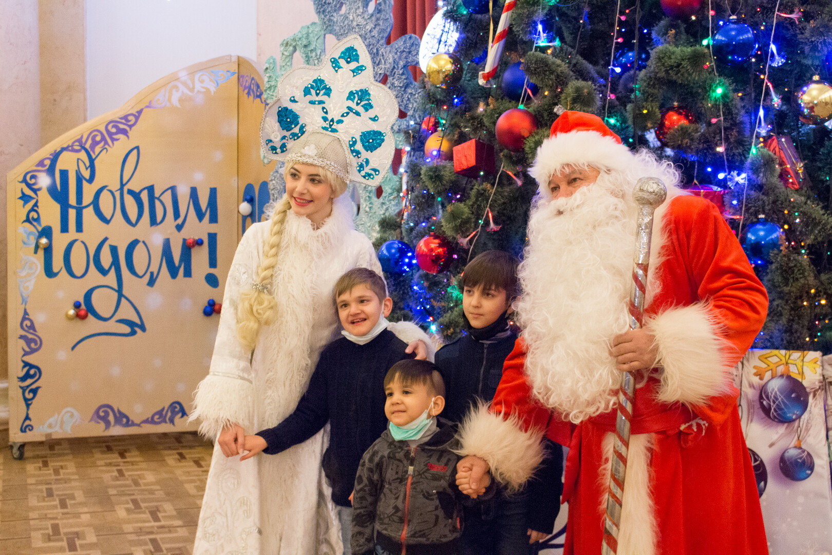 В течение нового года. Новогодние спектакли для детей 2020. Новогодний спектакль. Новогодний спектакль 28 12 2019. Новогодние детские спектакли новогодние Воронеж.