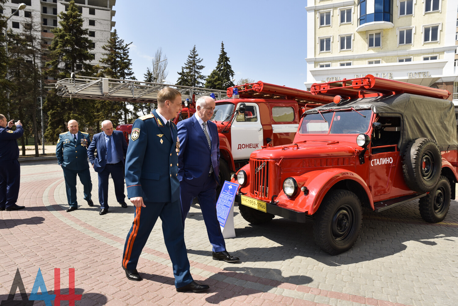 Пушилин присвоил звание Героя труда сотруднику МЧС ДНР с 40-летним стажем -  Фоторепортажи - ДАН