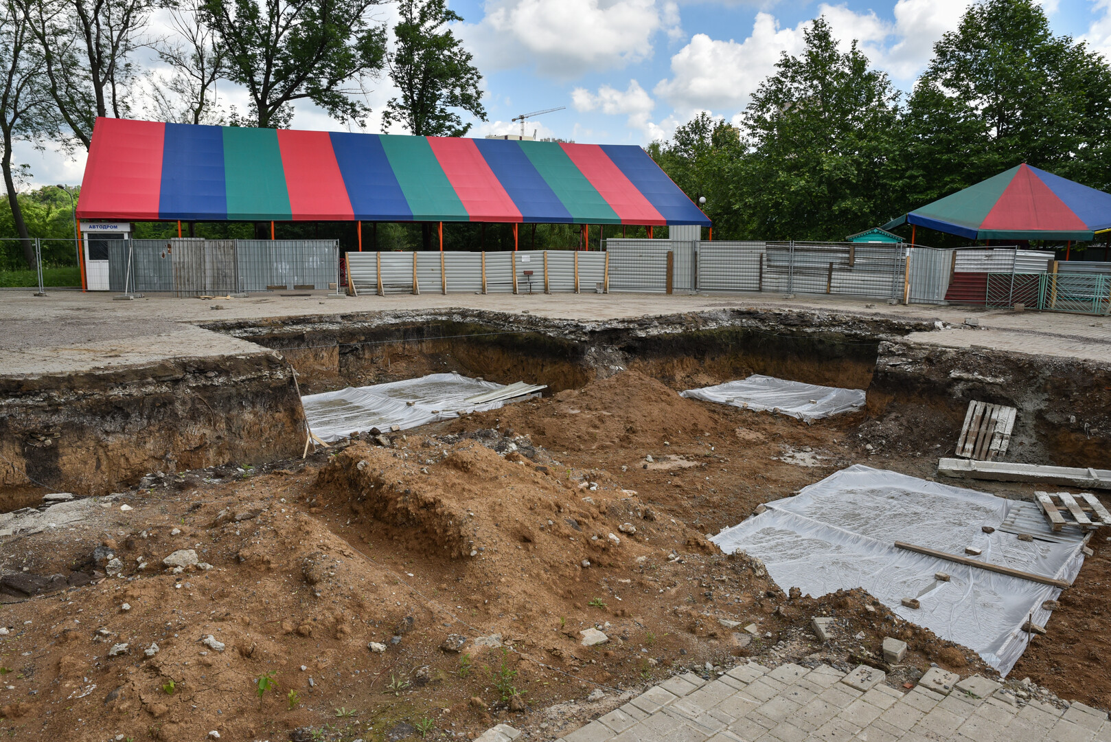 В Донецке начата заливка фундамента под новое колесо обозрения (ФОТО) -  Общество - ДАН