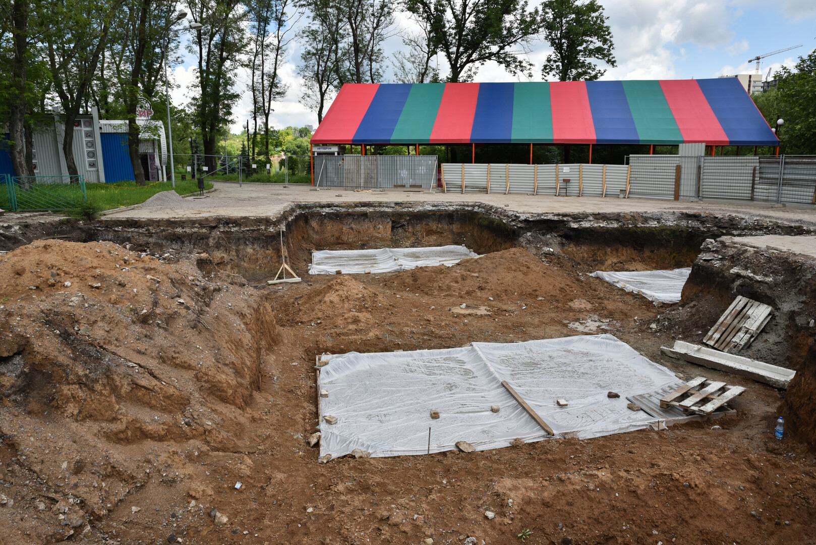 В Донецке начата заливка фундамента под новое колесо обозрения (ФОТО) -  Общество - ДАН