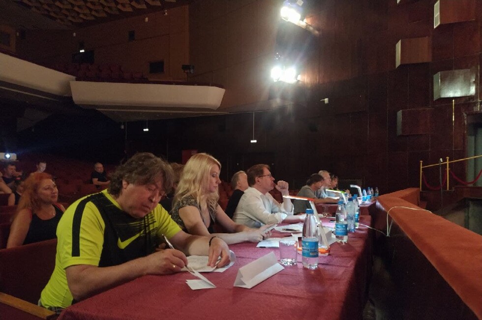 Фото: Донецкая муздрама