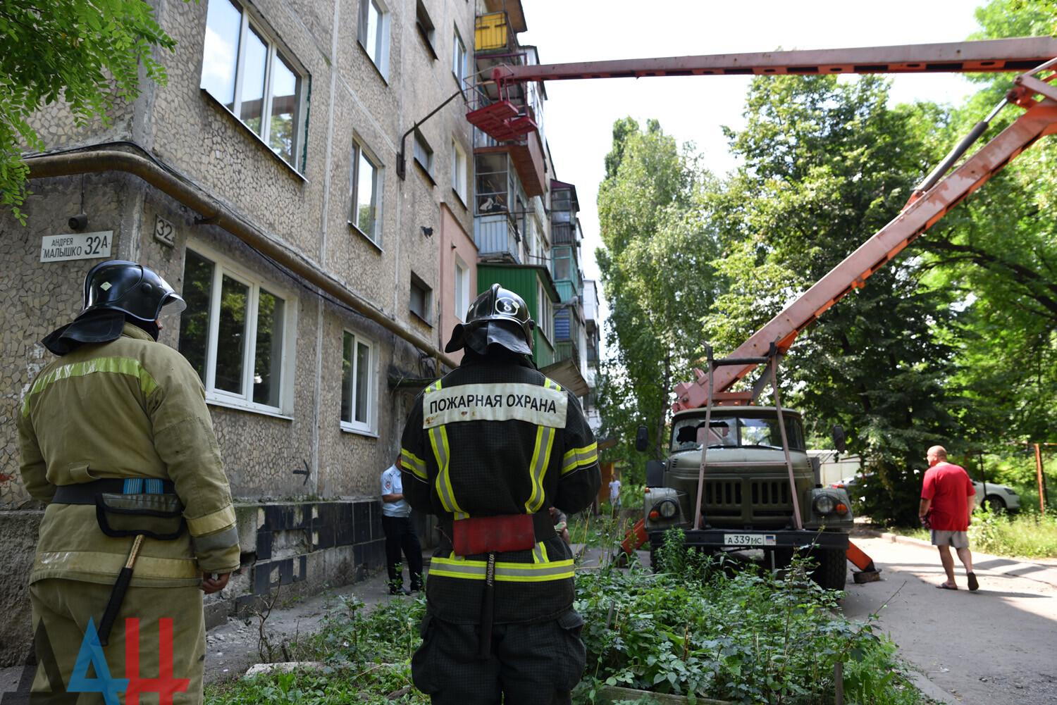 ДАН публикует первые кадры с места взрыва у жилого дома в Буденновском  районе Донецка - Фоторепортажи - ДАН