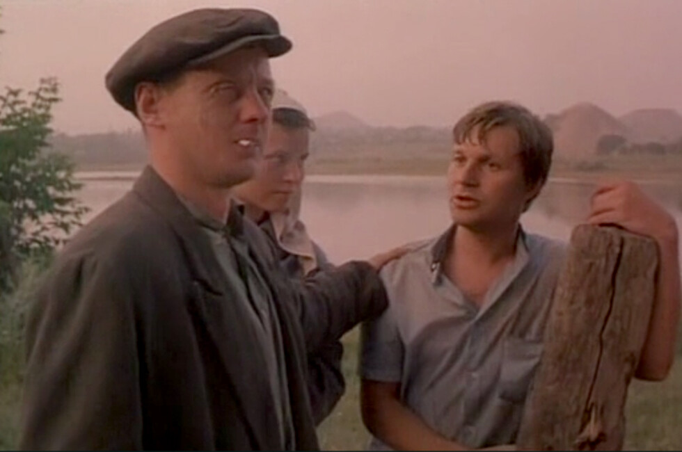 Кадр из фильма "Зеркало для героя"