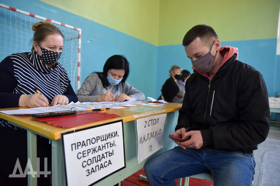 Всеобщая мобилизация днр 2025. Украинский кризис: в днр объявили всеобщую мобилизацию. мобилизация в коврино. мобилизованные в горловке пермские фото.