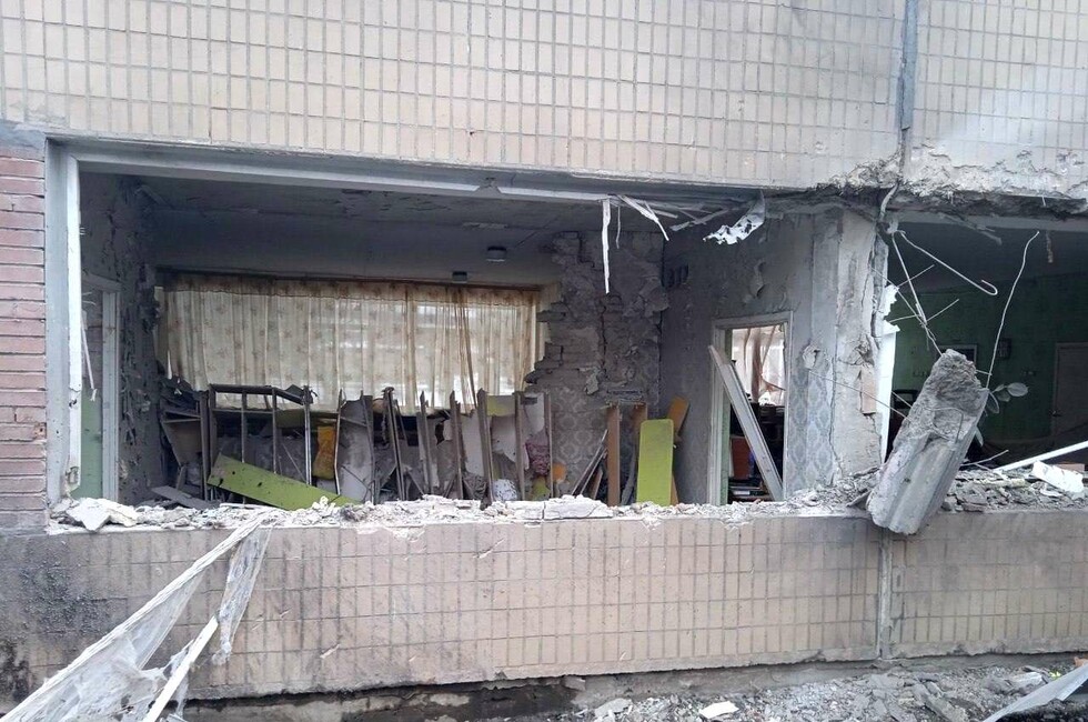 Мэр Донецка показал фото разрушенного боевиками Киева детсада на севере города -