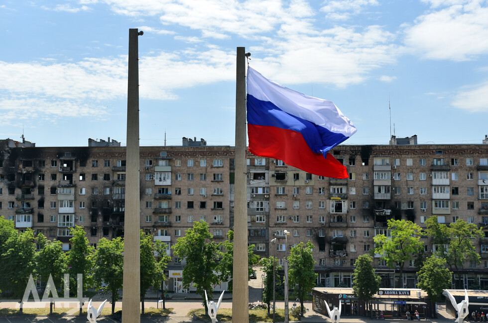 Поднятие флага РФ в Мариуполе в 2022 году
