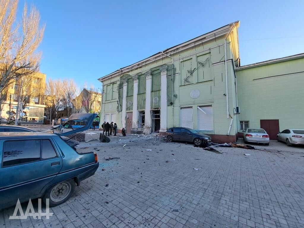 ФОТОРЕПОРТАЖ: Последствия украинских ударов по центру Донецка 6 декабря - Фоторепортажи - ДАН