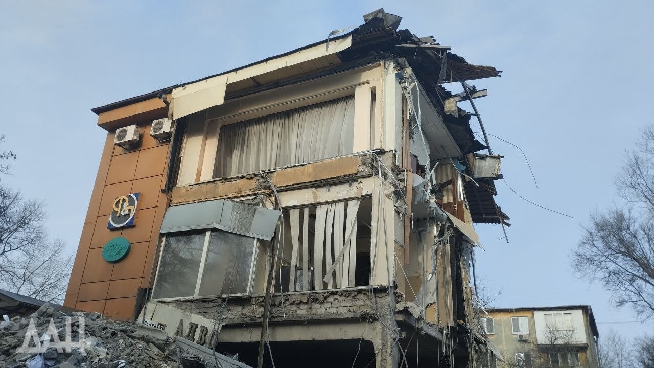 Второй донецк. Обрушение зданий. Донецк разрушения. Жилые дома после бомбежки.