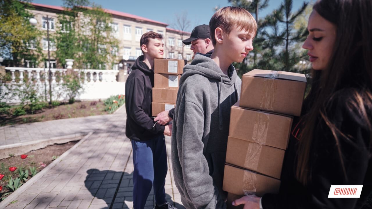 Народная дружина ДНР передала более 1 тыс. шоколадных вафель в Амвросиевку,  Иловайск и Шахтерск - Общество - ДАН