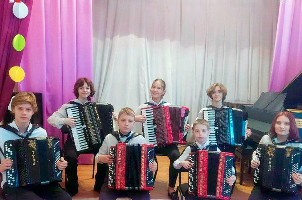 Макеевская школа искусств получила от Президентского фонда четыре баяна и три аккордеона