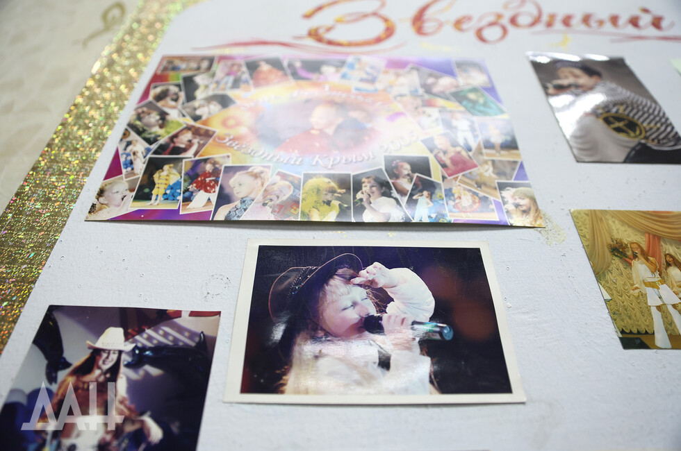 На снимках в шляпе - Маргарита Овсянникова (MARGO). Фото: Донецкое агентство новостей